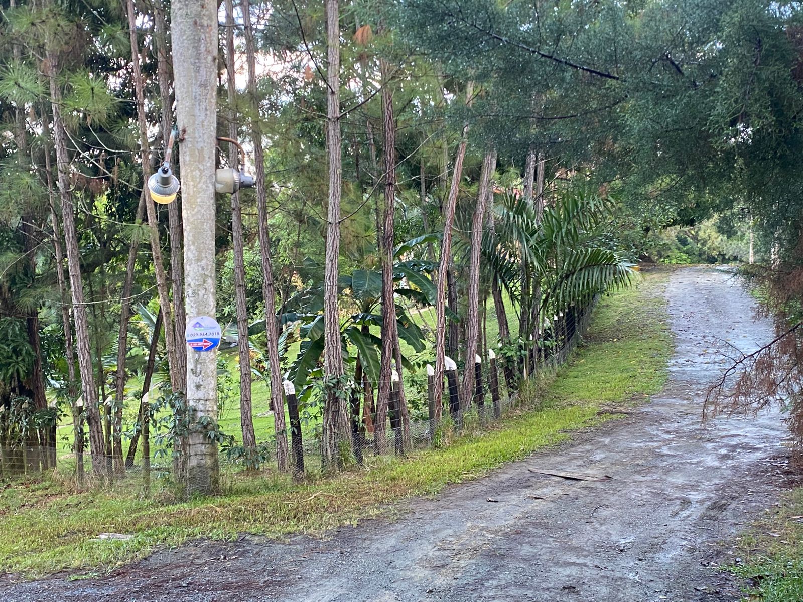 Acceso pavimentado al solar en Sabaneta, Jarabacoa